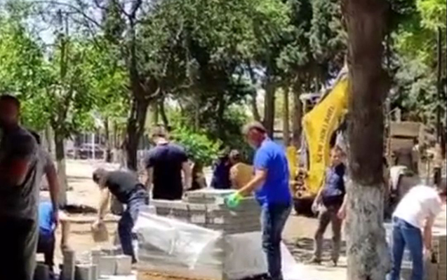 İcra başçısı fəhləlik etdiyi videodan danışdı - VİDEO