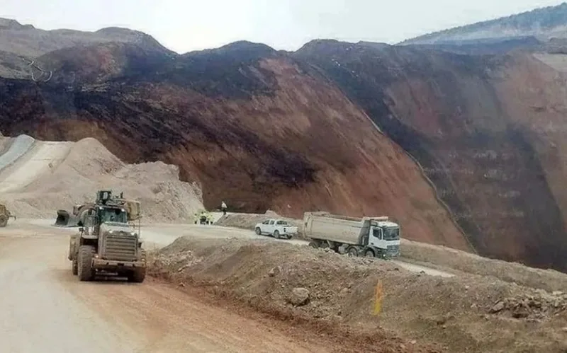 Mədəndə torpaq altında qalan beş nəfərin meyiti tapıldı