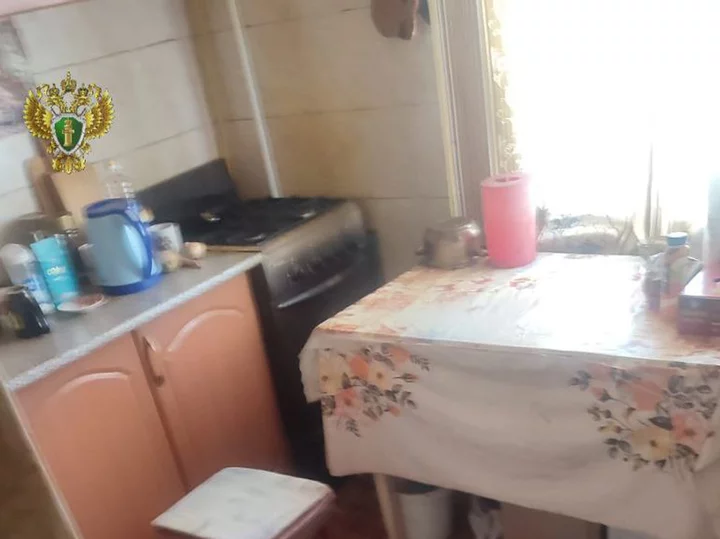 DƏHŞƏT! Babasının başını balta ilə kəsdi  