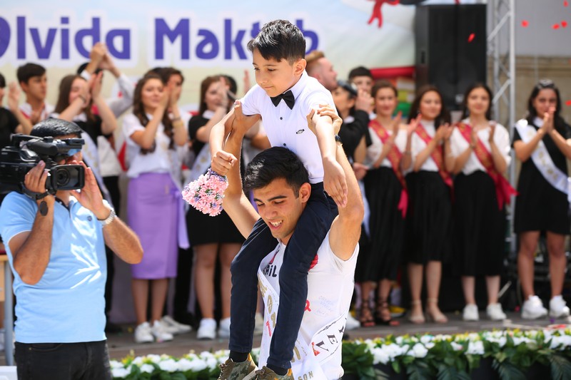 Bu gün Azərbaycan məktəblərində "Son zəng" çalınacaq