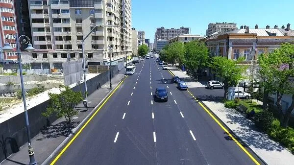 Bu küçələrdə nəqliyyatın hərəkəti məhdudlaşdırılır