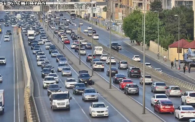 Bakının bəzi yollarında sıxlıq yaranıb - SİYAHI