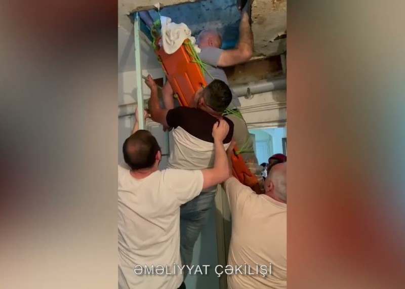 Damda ayağı sınan şəxs xilas edildi - VİDEO
