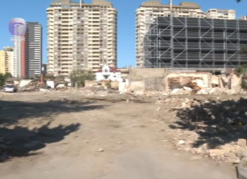 Bakının mərkəzində yeni park salınır - VİDEO