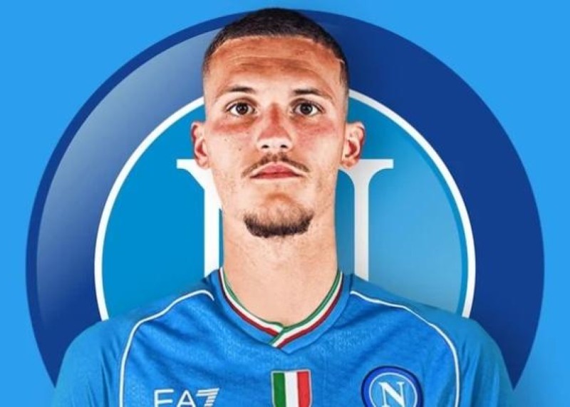 Realın futbolçusu Napoliyə keçdi