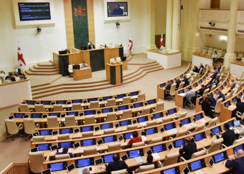 Gürcüstanda məhkumların 10 faizi azadlığa buraxılacaq