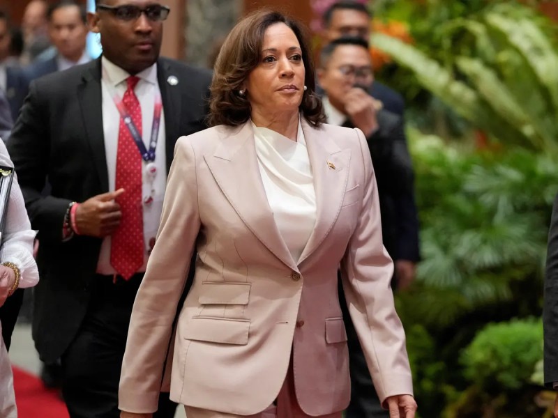 Kamala Harris 24 saat ərzində bu qədər ianə toplayıb