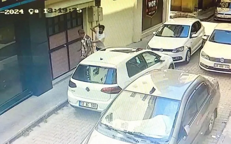 Naməlum şəxs insanlara hücum etdi - 2 ölü, 7 yaralı