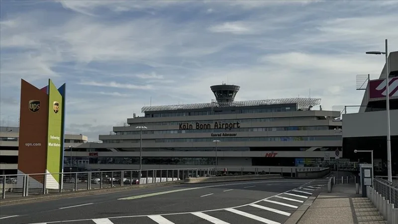 Köln-Bonn hava limanında uçuşlar dayandırılıb
