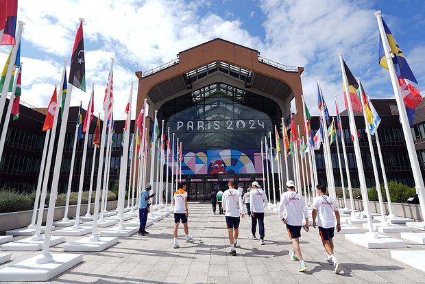 İdmançılar Olimpiya kəndini tərk etdilər