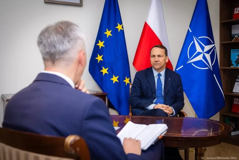 Macarıstan Avropa İttifaqında təcrid olunur - Sikorski