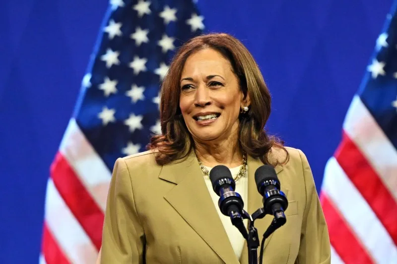 Kamala Harris həftədə 200 milyon dollar toplayır