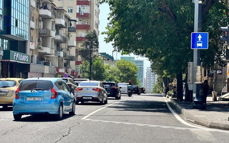 Bu küçədə hərəkət zolaqlarının təşkil edilməsi yekunlaşıb