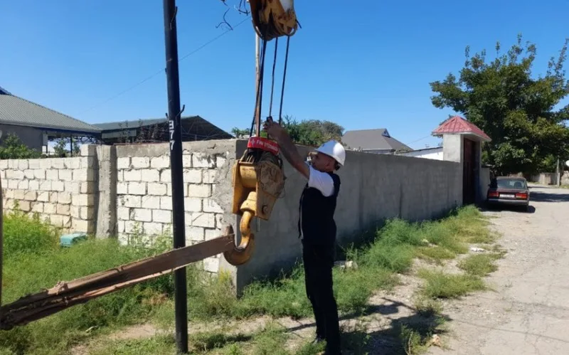 İnsan həyatına təhlükə yaradan avtokranın fəaliyyəti dayandırıldı