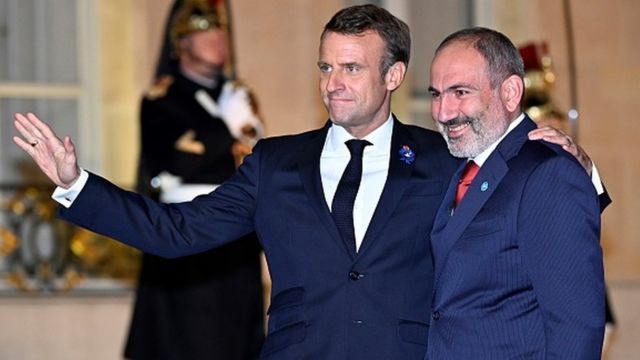 Paris sakitləşmək bilmir: Makron hökuməti ermənilərdən də betər ermənilik edir