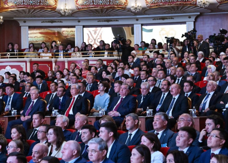 İlham Əliyev Astanada qala konsertdə iştirak edib