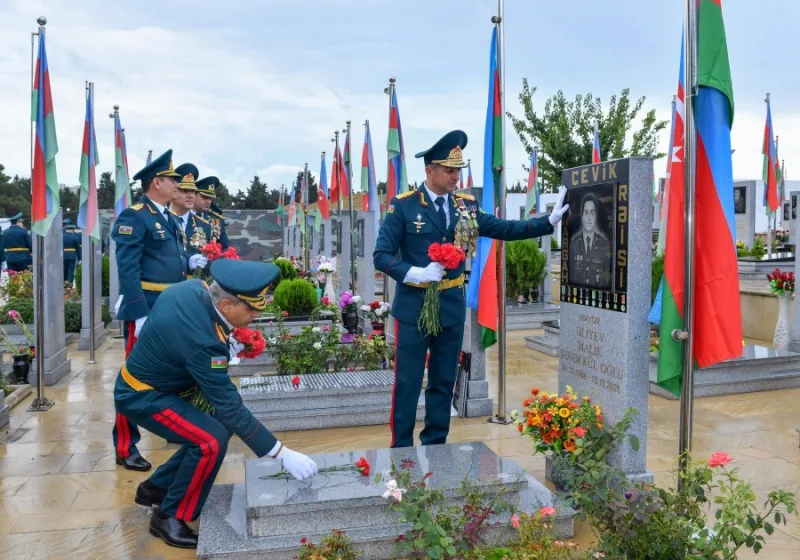 DSX-nin rəhbər vəzifəli şəxsləri Bakıda və regionlarda Şəhidlər xiyabanlarını ziyarət edib