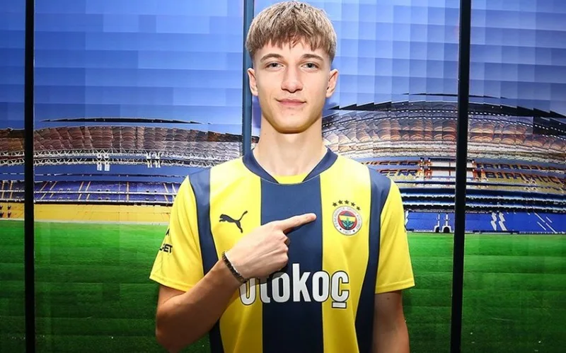 "Fənərbağça" yeni futbolçu transfer edib