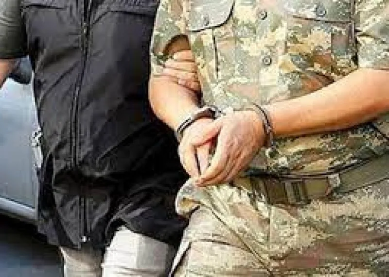 Hərbi Hava Qüvvələrinin xidmət rəisi SAXLANILDI