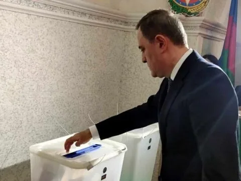 Ceyhun Bayramov səs verdi