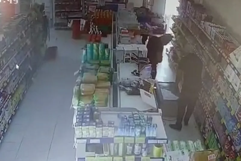 Bakıda maskalı şəxslər 7 marketdən 42 min manatlıq oğurluq edib - FOTO
