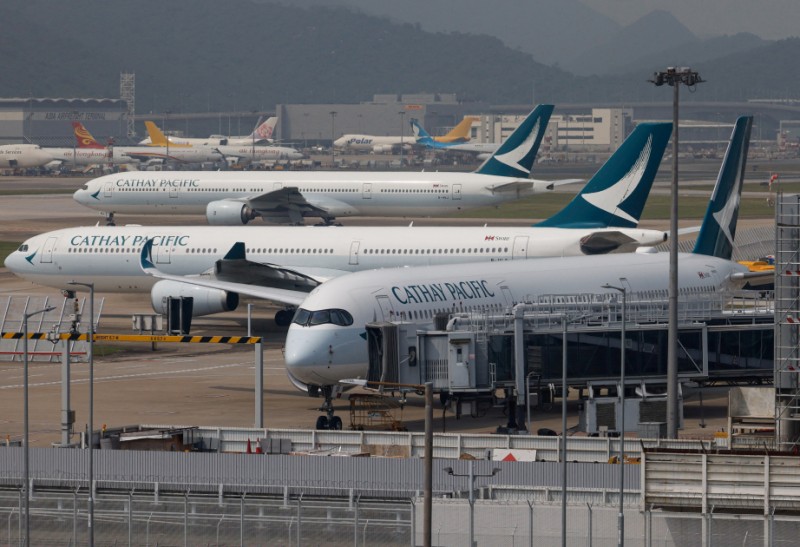 Cathay Pacific Airbusların uçuşunu DAYANDIRIR