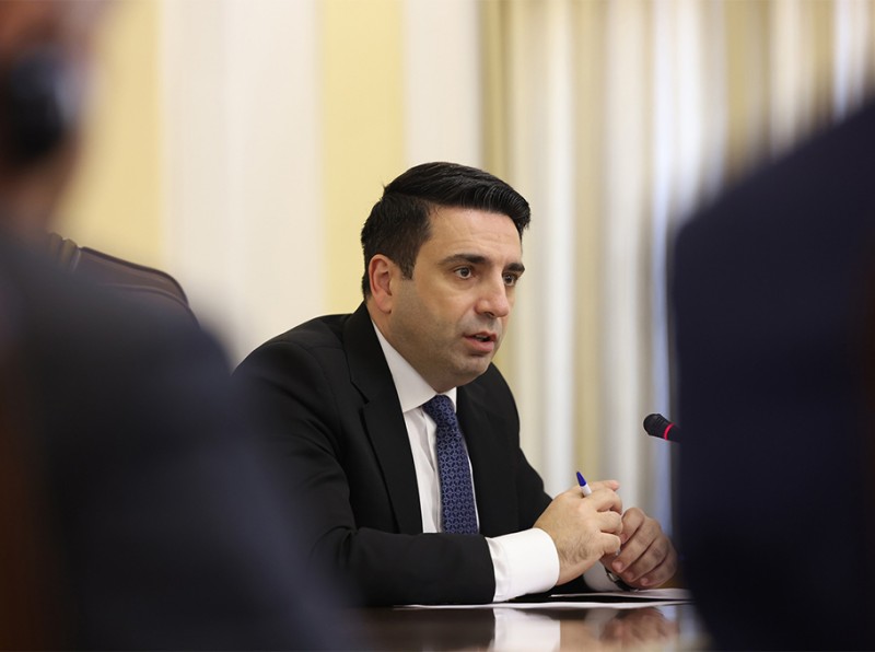 Simonyan: Bu şəxslərin qaytarılması məsələsi sülh müqaviləsi layihəsinə daxil edilməyib