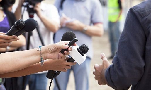 Tanınmış jurnalist işindən ayrıldı - FOTO