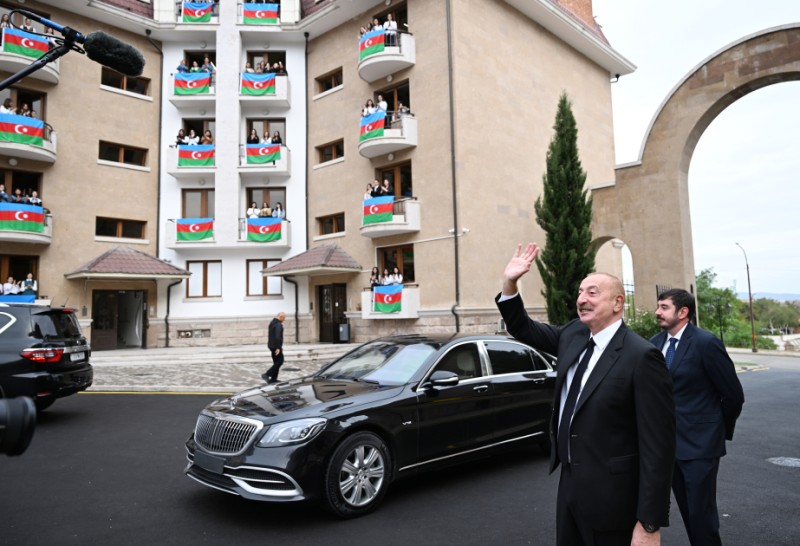 Prezident Qarabağ Universitetinin yataqxanasının açılışında - FOTOLAR - YENİLƏNİB