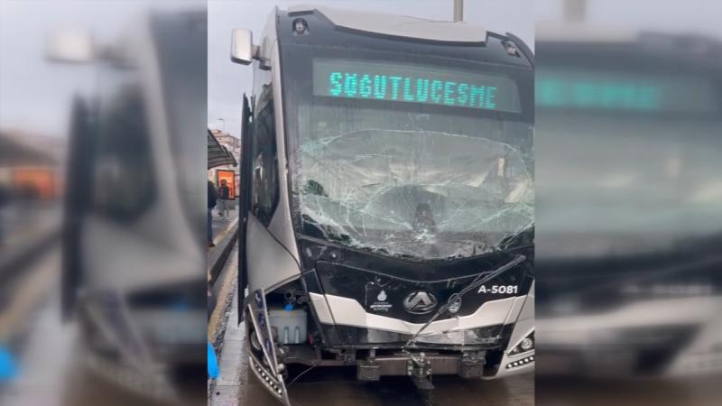 Türkiyədə iki metrobus toqquşub, yaralılar var