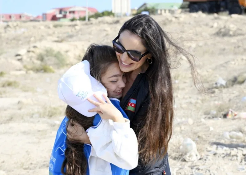 Leyla və Arzu Əliyeva Bilgəhdə təmizlik aksiyasında - FOTOLAR