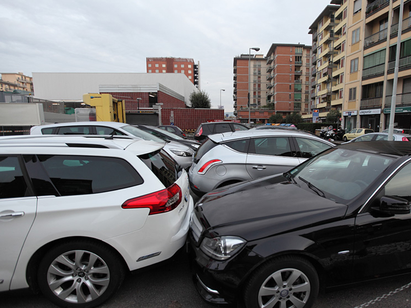 Bakıda piyada səkisi parklanma üçün zəbt edildi