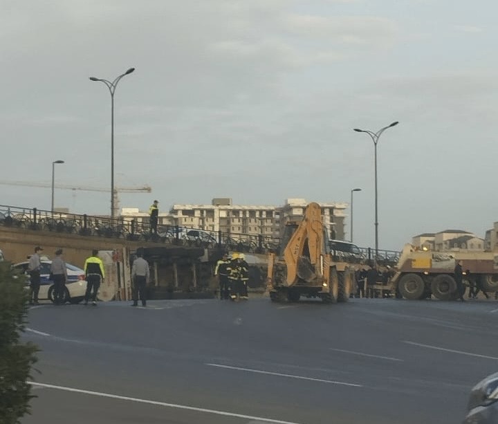 Bakıda bitum daşıyan yük maşını AŞDI