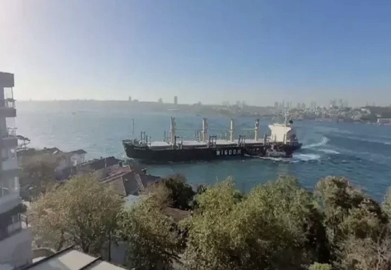 İstanbul boğazında iki gəmi TOQQUŞDU