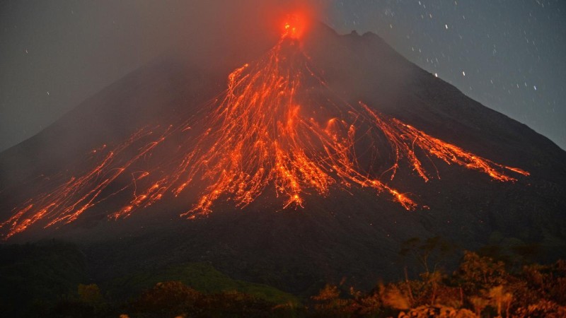 Merapi vulkanı püskürüb