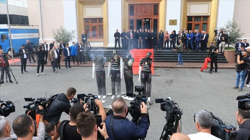 Albaniya parlamentində gərginlik yaşanıb