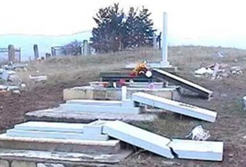 Goranboyda qəbirləri kim dağıdır?