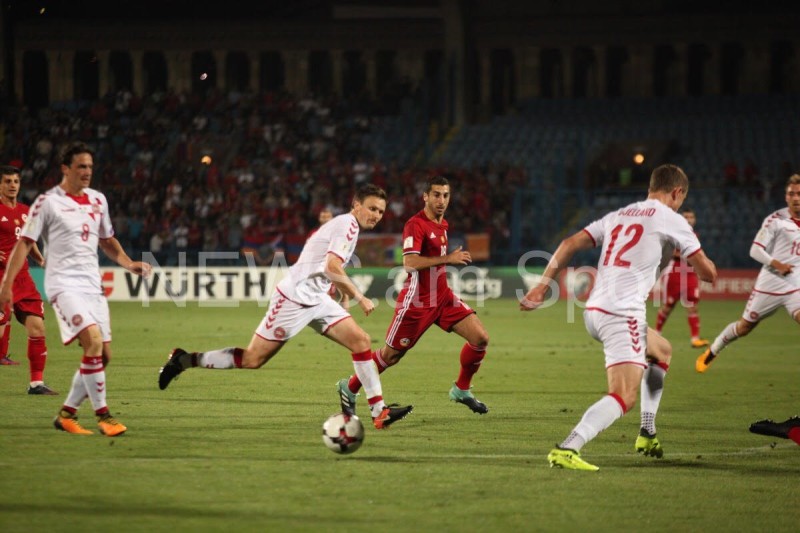 Ermənistan millisi uduzdu, baş məşqçi qovuldu