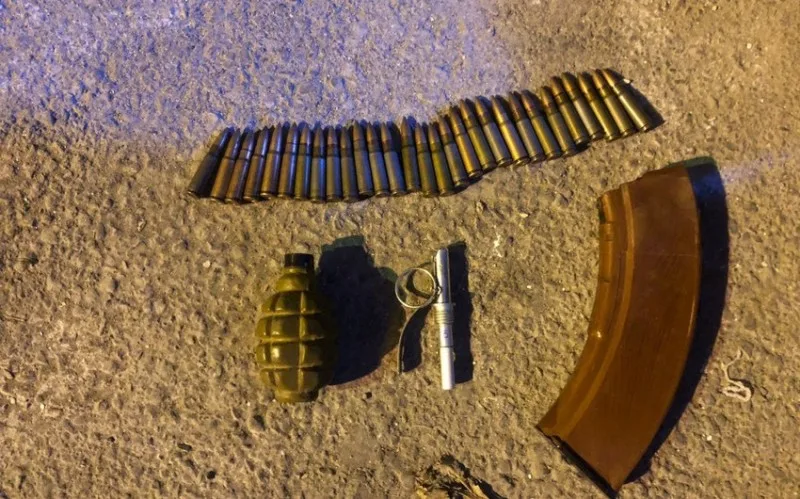Bakıda küçədə əl qumbarası və avtomat aşkarlandı