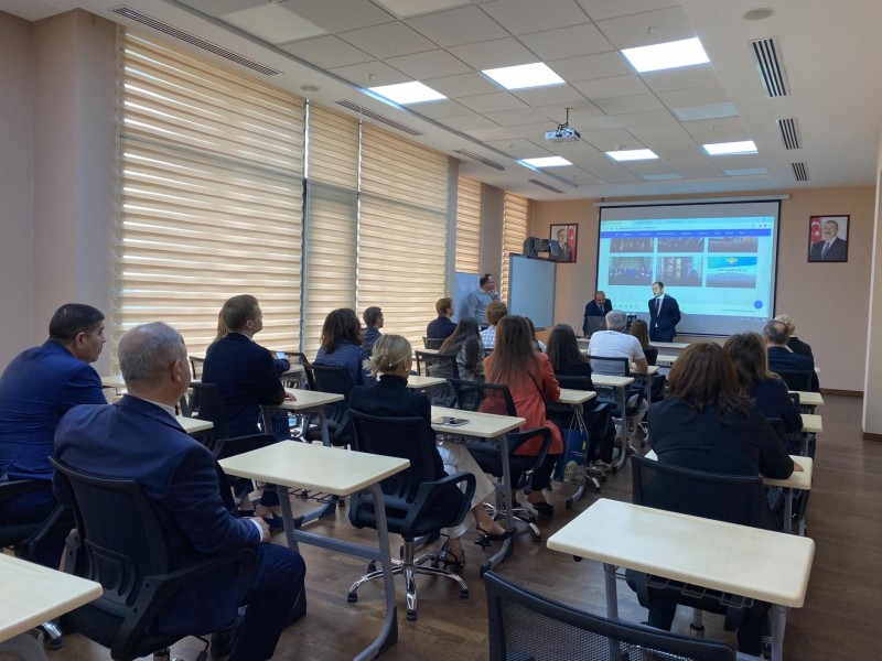 Baş prokuror İrkutsk Dövlət Universitetinin nümayəndə heyətini qəbul edib