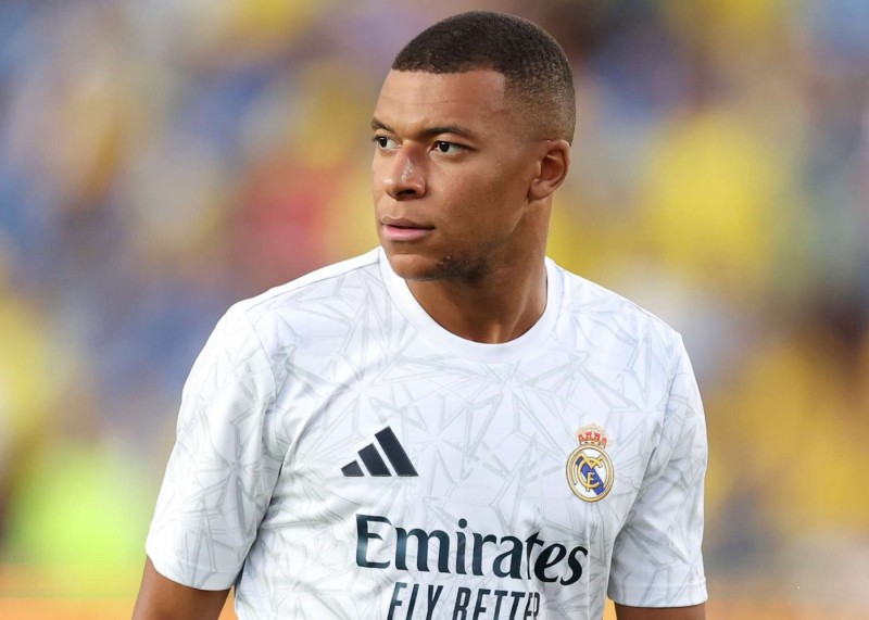 Mbappe ayın ən yaxşı futbolçusu seçildi