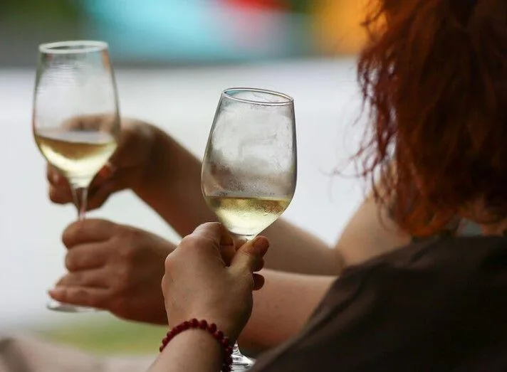 Alkoqolizmin ilk əlamətləri AÇIQLANDI