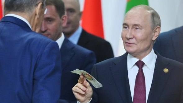 Putin BRICS üzvləri üçün simvolik vahid valyutanı nümayiş etdirdi - FOTOLAR