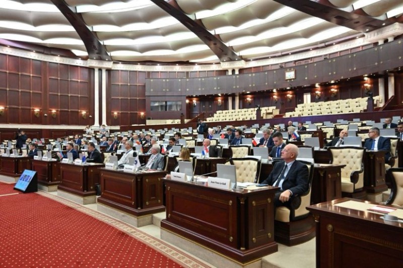 Həm maaş, həm də pensiya alan deputatlar - SİYAHI