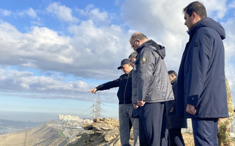 Nazir uçqun təhlükəsi olan əraziyə getdi - FOTO