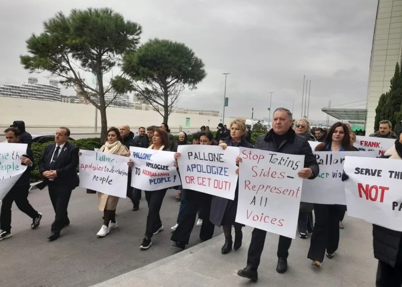 Bakıda Frank Peloniyə qarşı etiraz aksiyası keçirilib - YENİLƏNİB