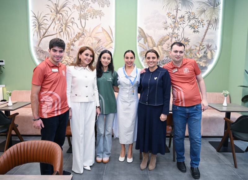 Leyla Əliyeva Bakıda ilk inklüziv iaşə obyektində -FOTOLAR