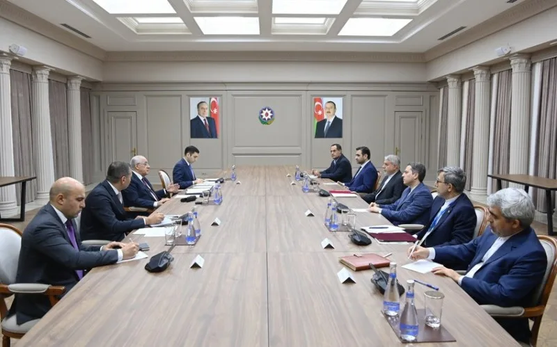 Baş nazir Reza Salehi Amiri ilə görüşüb