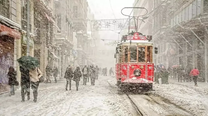 İstanbul ağ örpəyə büründü - FOTOLAR