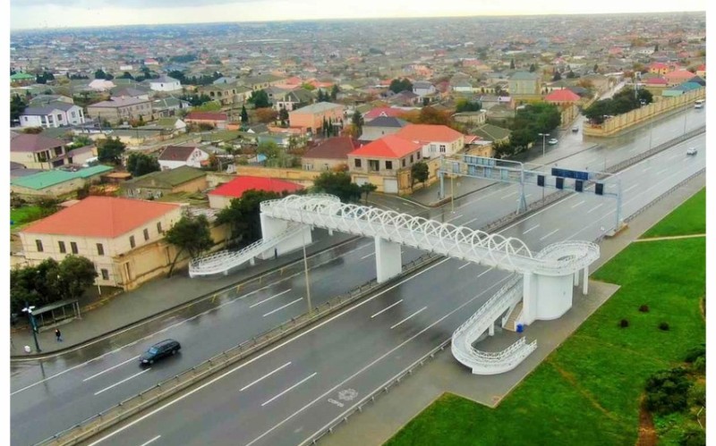 Bakıda yeni yerüstü piyada keçidi inşa edilib